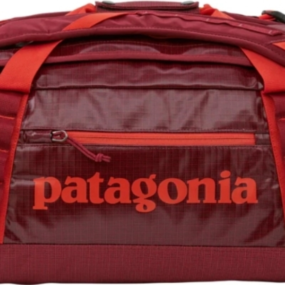 Rare AUTHENTIC Patagonia black hole duffel 40L Roamer Red